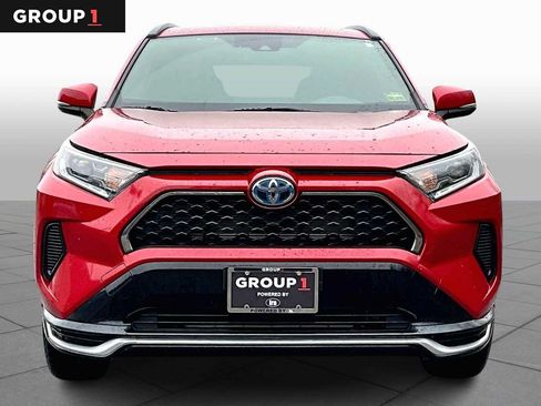 Used 2021 Toyota RAV4 SE image 3