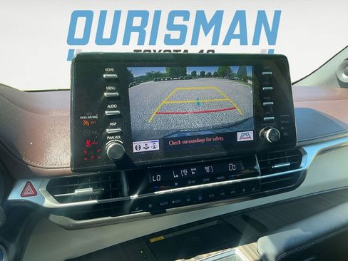 Used 2021 Toyota Sienna Platinum FWD image 22