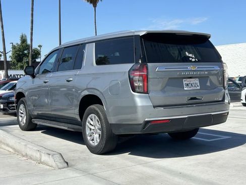 Used 2024 Chevrolet Suburban LT RWD image 3