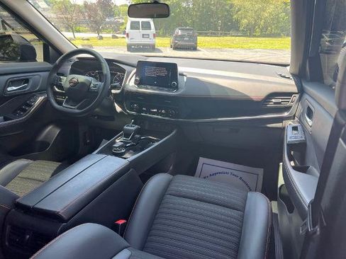 Certified 2025 Nissan Rogue SV AWD/4WD image 9