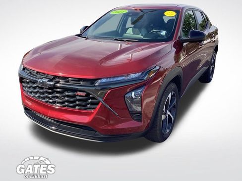 Used 2024 Chevrolet Trax RS w/ Sunroof Package FWD image 6