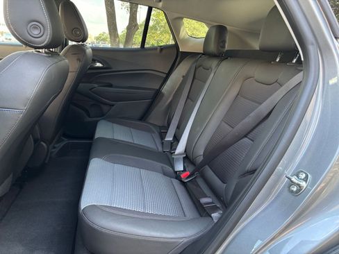 Used 2025 Chevrolet Trax LT FWD image 21