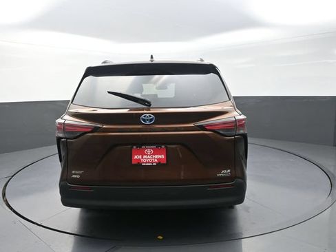 Certified 2022 Toyota Sienna XLE w/ XLE Plus Package AWD/4WD image 65