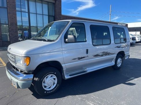 Used 2002 Ford E-150 and Econoline 150 image 6