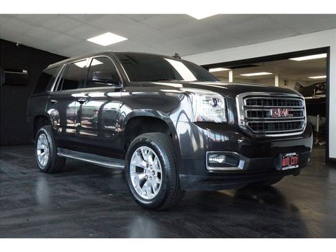 Used 2017 GMC Yukon SLE w/ SLE Value Package RWD image 1