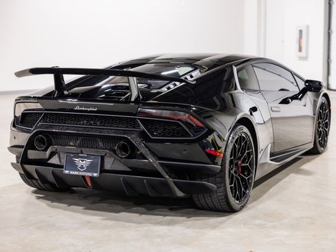 Used 2018 Lamborghini Huracan Performante image 9