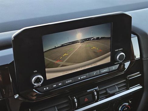 Used 2024 Nissan Pathfinder SV image 14