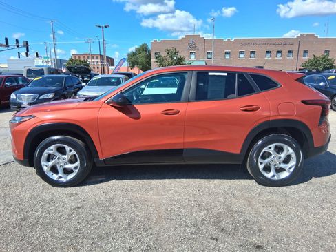 Used 2024 Chevrolet Trax LS w/ LS Convenience Package FWD image 3