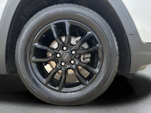 Used 2022 GMC Terrain SLT w/ Infotainment Package II image 28