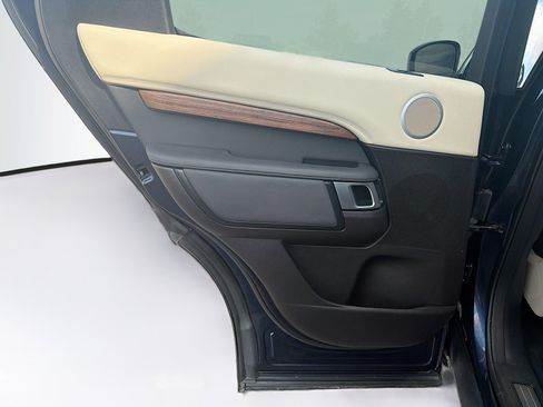 Used 2018 Land Rover Discovery HSE AWD/4WD image 28