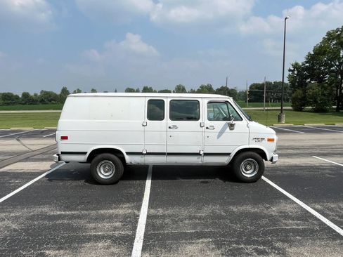 Used 1994 Chevrolet G20 RWD image 4