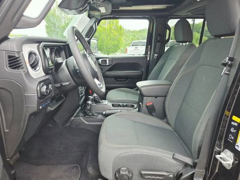 Used 2025 Jeep Wrangler Unlimited Sahara w/ Safety Group AWD/4WD image 18