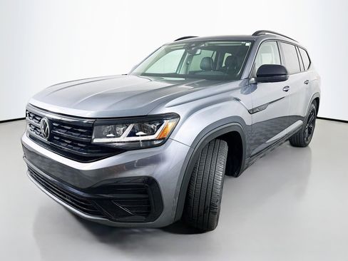 Used 2023 Volkswagen Atlas SEL R-Line AWD/4WD image 3