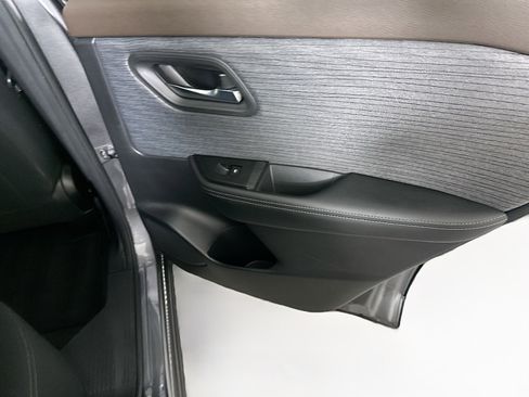 Used 2023 Nissan Rogue SV FWD image 28