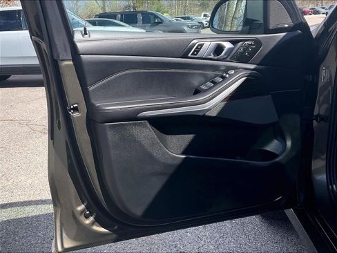 Used 2024 BMW X7 xDrive40i w/ Executive Package AWD/4WD image 9