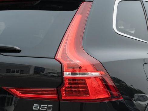 Certified 2023 Volvo XC60 B5 Plus w/ Climate Package AWD/4WD image 8