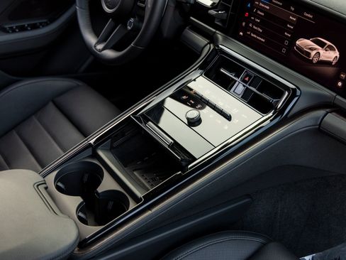 Certified 2024 Porsche Panamera 4 image 48