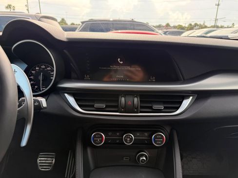 Used 2018 Alfa Romeo Stelvio Ti Sport AWD/4WD image 16