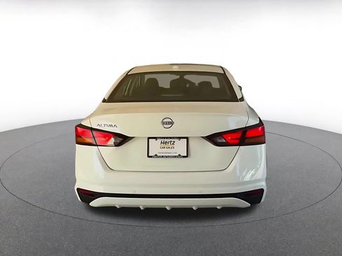 Used 2025 Nissan Altima 2.5 SV FWD image 11