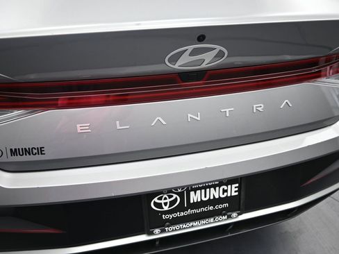 Used 2025 Hyundai Elantra SEL FWD image 42