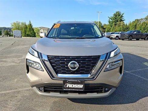 Used 2021 Nissan Rogue SL w/ Premium Package image 3