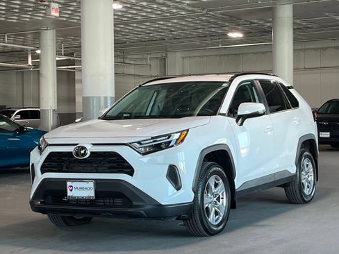Used 2025 Toyota RAV4 LE AWD/4WD image 4