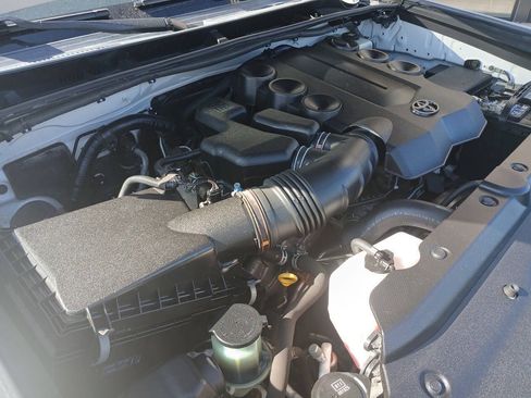 Used 2018 Toyota 4Runner Limited AWD/4WD image 2