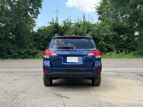 Used 2010 Subaru Outback 2.5i Premium AWD/4WD image 3