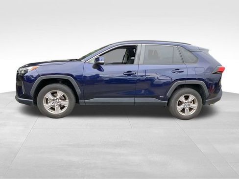 Used 2022 Toyota RAV4 XLE w/ Convenience Package image 2