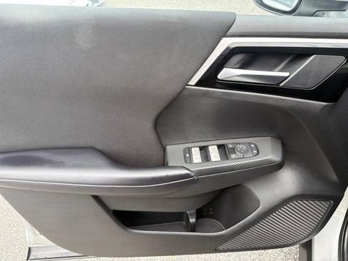 Used 2024 Mitsubishi Outlander ES FWD image 7