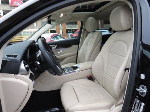 Certified 2022 Mercedes-Benz GLC 300 GLC 300 4MATIC image 18