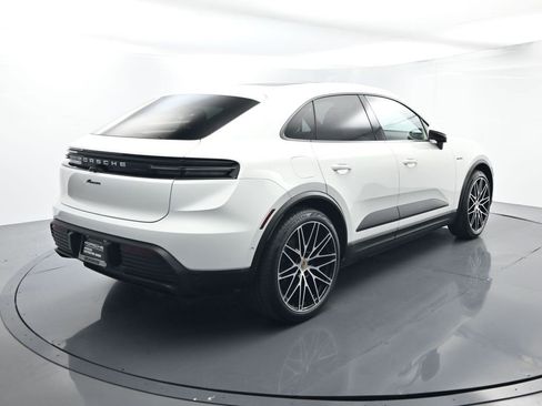 Used 2025 Porsche Macan Electric image 14