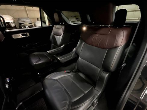 Certified 2022 Ford Explorer Platinum w/ Equipment Group 601A image 24