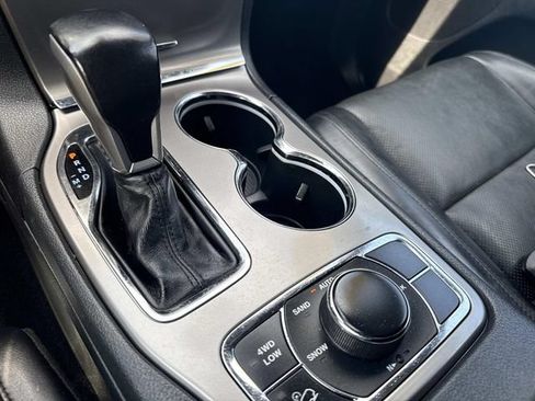 Used 2020 Jeep Grand Cherokee Limited w/ Luxury Group II AWD/4WD image 32