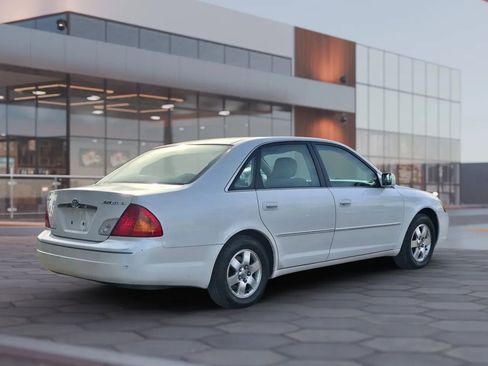 Used 2000 Toyota Avalon XLS image 9