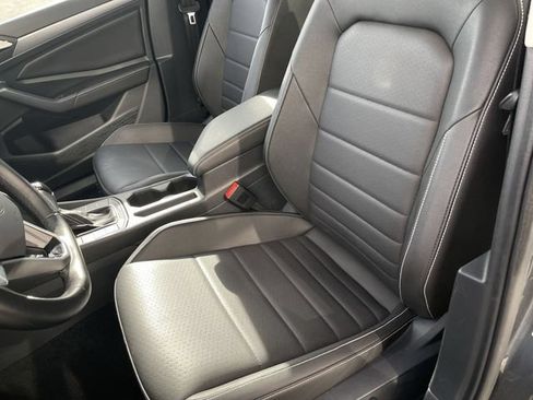 Used 2024 Volkswagen Jetta SE FWD image 11