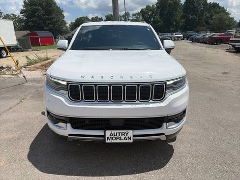 Used 2022 Jeep Wagoneer Series III AWD/4WD image 9