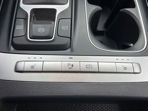 Certified 2024 Kia Carnival LX image 24