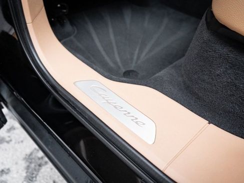 Used 2021 Porsche Cayenne Base image 35