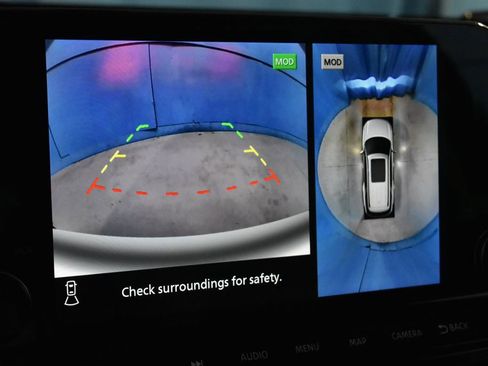 Certified 2025 Nissan Pathfinder Platinum w/ Lighting Package (N92) image 11