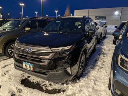 Used 2026 Subaru Forester Premium image 3