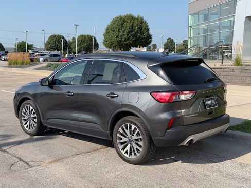 Used 2020 Ford Escape Titanium w/ Titanium Premium Package 2.0 AWD/4WD image 4