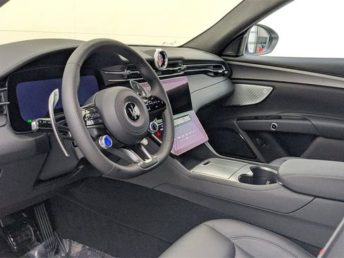 Used 2024 Maserati Grecale GT image 13