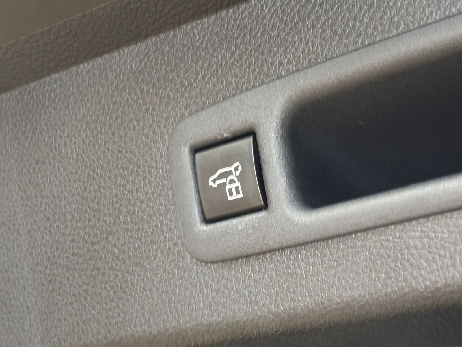 Used 2025 Toyota Sienna XLE FWD image 22