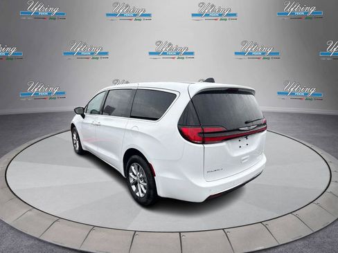 New 2026 Chrysler Pacifica Select image 5