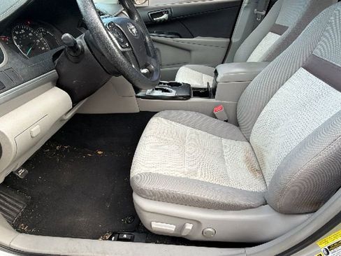 Used 2014 Toyota Camry LE image 9