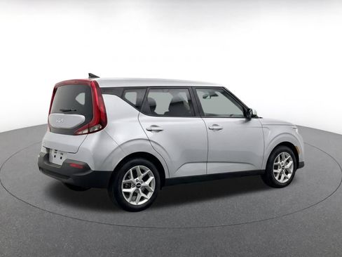 Used 2025 Kia Soul LX w/ LX Technology Package FWD image 9