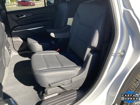 Used 2025 Chevrolet Traverse LT image 33