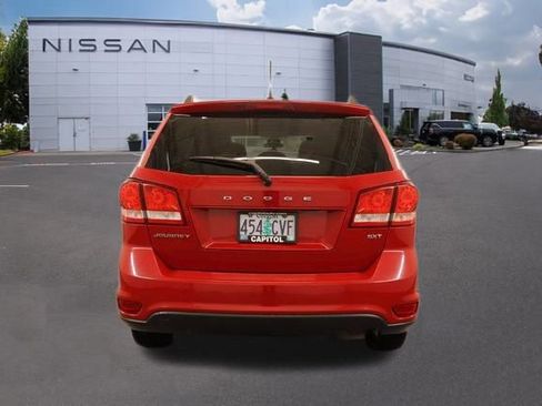 Used 2013 Dodge Journey SXT w/ Flexible Seating Group image 3