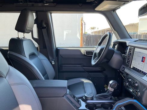 Certified 2024 Ford Bronco Black Diamond w/ Sasquatch Package image 48